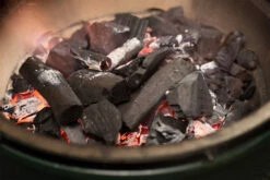 Big Green Egg Holzkohle Wildfire 5 Kg Karton - Kräuterbaum 5 Big Green Egg Holzkohle Wildfire 5 Kg Karton - Kräuterbaum -Grill Verkaufs-Shop Big Green Egg Wildfire Aroma Holzkohle abbrand