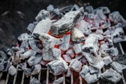 BlackSellig Steakhousekohle / Restaurant Holzkohle 10 Kg 5 BlackSellig Steakhousekohle / Restaurant Holzkohle 10 Kg -Grill Verkaufs-Shop Black Sellig Restaurant Kohle Glutbild