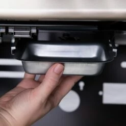 Broil King Baron 490 Black Gasgrill Inkl. Drehspieß - Modell 2023 - SMART Deal Inkl. Grillfürst Grill Control -Grill Verkaufs-Shop Broil King Gasgrill 875282 BARON490 DRIP TRAY 01