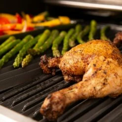 Broil King Baron 490 Black Gasgrill Inkl. Drehspieß - Modell 2023 - SMART Deal Inkl. Grillfürst Grill Control -Grill Verkaufs-Shop Broil King Gasgrill 875282 BARON490 FOOD 01