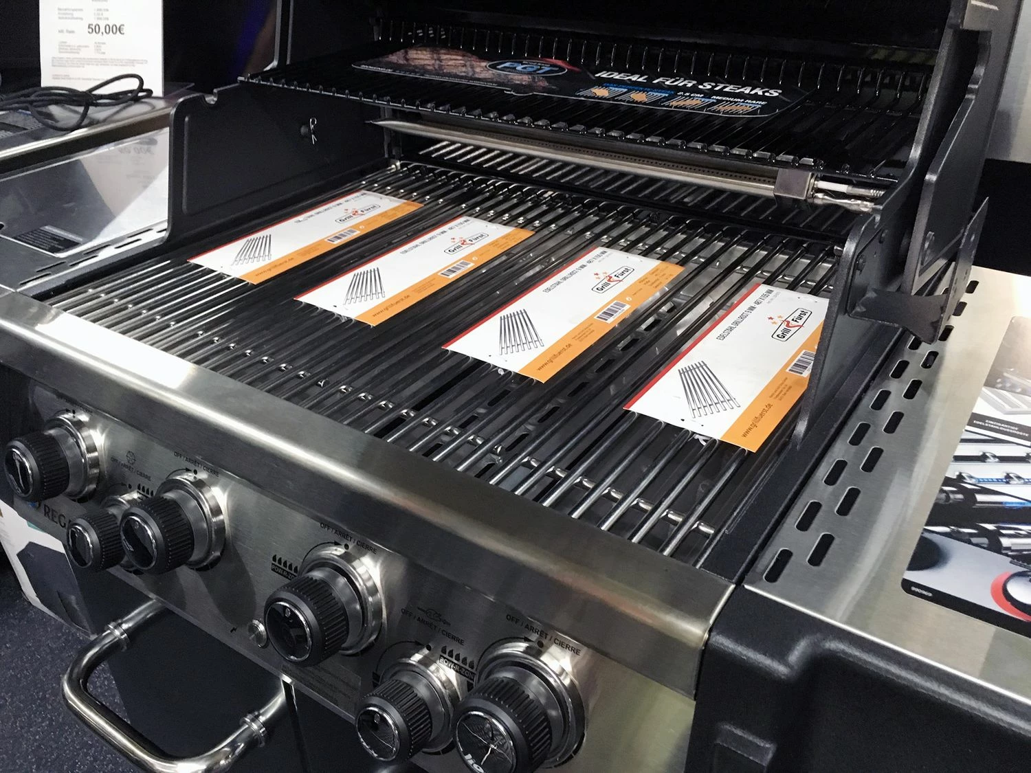 Broil King Regal 490 Black Gasgrill - Modell 2023 - Grillfürst Deal Mit Zusätzlichen Edelstahl Grillrosten 12 Broil King Regal 490 Black Gasgrill - Modell 2023 - Grillfürst Deal Mit Zusätzlichen Edelstahl Grillrosten – Bild 12