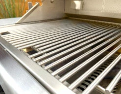 BULL Brahma Gasgrill - Einbaugrill Mit Backburner Und Rotisserie 7 BULL Brahma Gasgrill - Einbaugrill Mit Backburner Und Rotisserie -Grill Verkaufs-Shop Bull Brahma Built In Grillrost Detail 57568CEBU