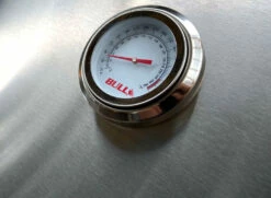 BULL Plancha Grill - Gasgrill -Grill Verkaufs-Shop Bull Plancha Griddle Grillstation Thermometer Detail 73008CEBU 3 1624532633