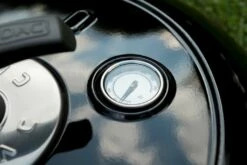 CADAC Camping Gasgrill Carri Chef 50 / BBQ Plancha + Dome - 30 Mbar 8 CADAC Camping Gasgrill Carri Chef 50 / BBQ Plancha + Dome - 30 Mbar -Grill Verkaufs-Shop CADAC Carri Chef Deckel Thermometer