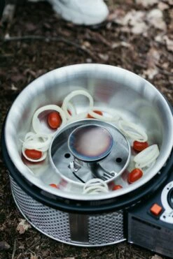 Cobb Grill Premier Gas Deluxe 2.0 - Gasgrill - Kartuschenanschluss - Modell 2023 19 Cobb Grill Premier Gas Deluxe 2.0 - Gasgrill - Kartuschenanschluss - Modell 2023 -Grill Verkaufs-Shop Cobb Grill Premier Gas Deluxe Innenschale zum Garen Beilagen