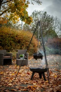 Grillfürst Schwenkgrill Set Aus Dreibein Und Grillrost / Höhenverstellbar, Inkl. Kette Und Haken 8 Grillfürst Schwenkgrill Set Aus Dreibein Und Grillrost / Höhenverstellbar, Inkl. Kette Und Haken -Grill Verkaufs-Shop Grillfuerst Dreibein Grillrost hoehenverstellbar 1