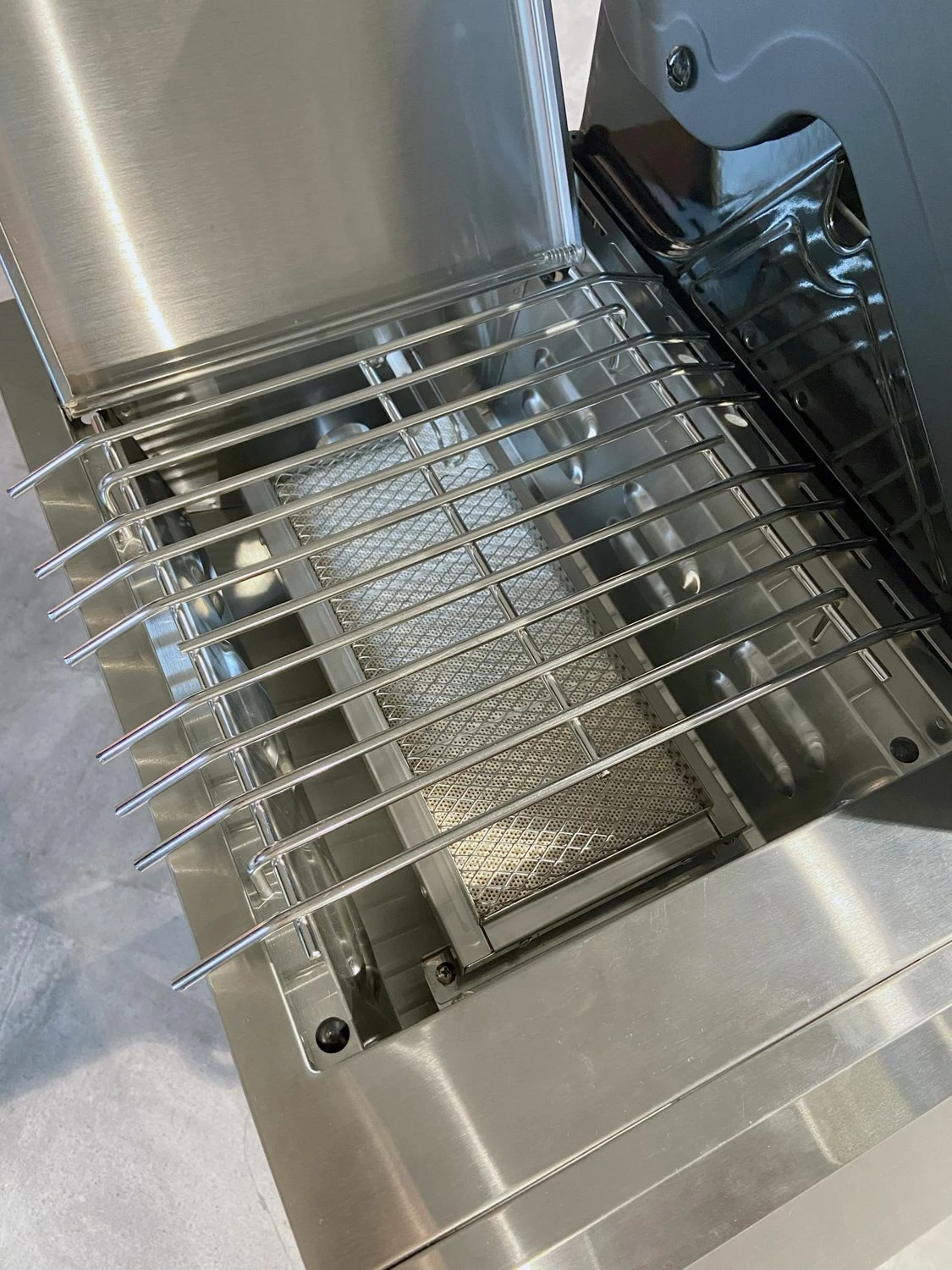 Grillfürst G410G 4-Brenner Gasgrill Mit Hochtemperaturbrenner Und Gusseisen Rosten - X-DEAL Inkl. Zubehörpaket 10 Grillfürst G410G 4-Brenner Gasgrill Mit Hochtemperaturbrenner Und Gusseisen Rosten - X-DEAL Inkl. Zubehörpaket – Bild 10