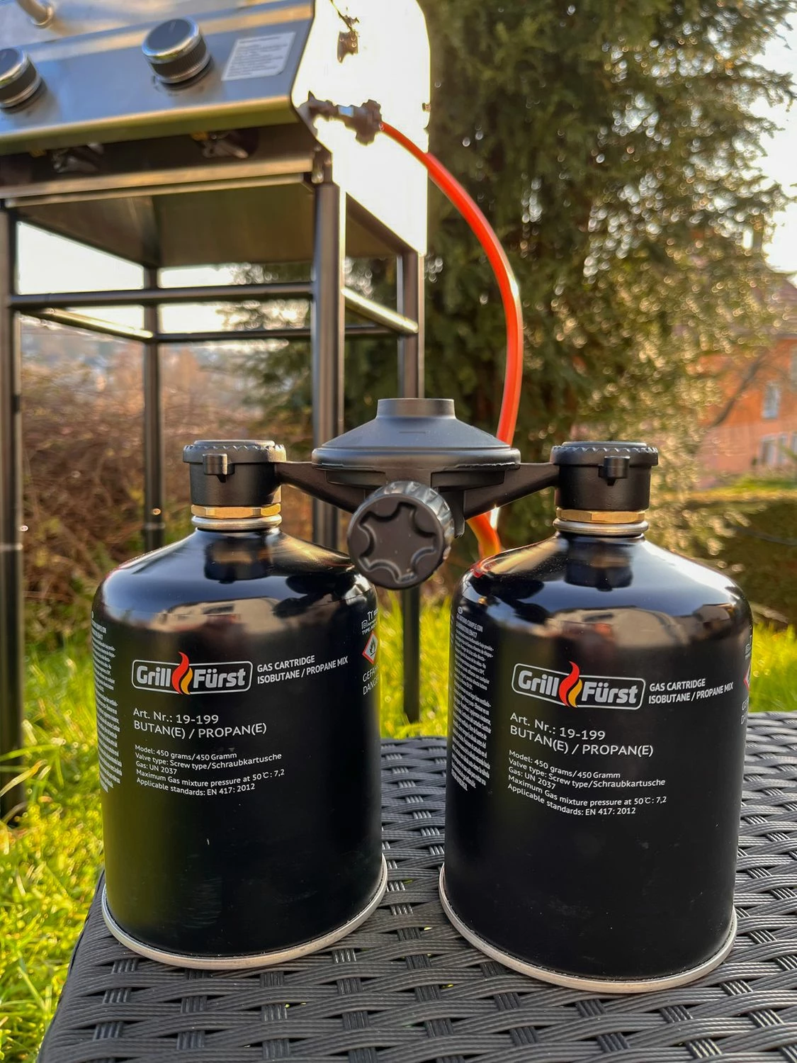 Grillfürst Kombi Kartuschen-Druckregler 50 Mbar - Für Den Anschluss Von 2 Gaskartuschen 4 Grillfürst Kombi Kartuschen-Druckregler 50 Mbar - Für Den Anschluss Von 2 Gaskartuschen – Bild 4