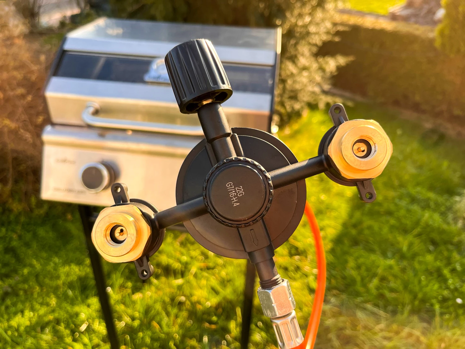 Grillfürst Kombi Kartuschen-Druckregler 50 Mbar - Für Den Anschluss Von 2 Gaskartuschen 1 Grillfürst Kombi Kartuschen-Druckregler 50 Mbar - Für Den Anschluss Von 2 Gaskartuschen