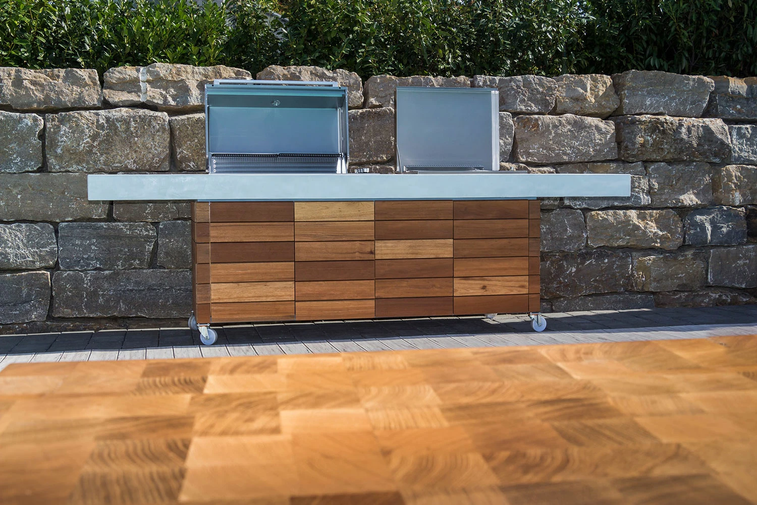 Grillfürst Outdoor Küche Mit Beton-Arbeitsplatte Und HPL-Unterschrank - Mit Edler Holzverkleidung (300 Cm X 80 Cm) - Mit Einbaugrill Und Planchagrill 1 Grillfürst Outdoor Küche Mit Beton-Arbeitsplatte Und HPL-Unterschrank - Mit Edler Holzverkleidung (300 Cm X 80 Cm) - Mit Einbaugrill Und Planchagrill