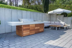 Grillfürst Outdoor Küche Mit Beton-Arbeitsplatte Und HPL-Unterschrank - Mit Edler Holzverkleidung (300 Cm X 80 Cm) - Mit Einbaugrill Und Planchagrill 9 Grillfürst Outdoor Küche Mit Beton-Arbeitsplatte Und HPL-Unterschrank - Mit Edler Holzverkleidung (300 Cm X 80 Cm) - Mit Einbaugrill Und Planchagrill -Grill Verkaufs-Shop Grillfuerst Outdoor Kueche Beton Kuecheninsel Unterschraenke 5 1645801079