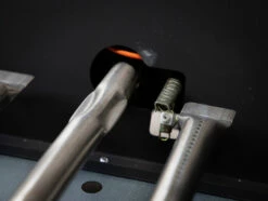 Grillfürst Plancha Grill - 2 Brenner Mit Insgesamt 7 KW Und Edelstahl Plancha - Inkl. 2 Stk. Plancha Spatel Und Grillzange -Grill Verkaufs-Shop Grillfuerst Plancha Grill Pilotflamme Zuendung