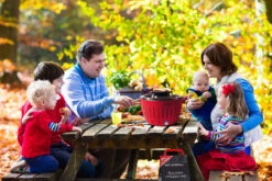 LotusGrill Classic - Holzkohle Tischgrill - Feuerrot Inkl. Tasche 5 LotusGrill Classic - Holzkohle Tischgrill - Feuerrot Inkl. Tasche -Grill Verkaufs-Shop LotusGrill Classic Picknick Campinggrill