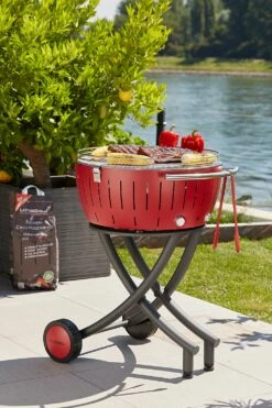 LotusGrill XXL - Holzkohle Grillstation - Feuerrot 8 LotusGrill XXL - Holzkohle Grillstation - Feuerrot -Grill Verkaufs-Shop LotusGrill XXL Feuerrot Fahrbar Kugelgrill