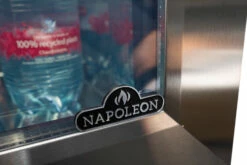 Napoleon Outdoor - Kühlschrank, 135 Liter, Linksdrehende Tür Mit Doppelverglasung Und LED Beleuchtung - Wasserdicht Nach IP24 22 Napoleon Outdoor - Kühlschrank, 135 Liter, Linksdrehende Tür Mit Doppelverglasung Und LED Beleuchtung - Wasserdicht Nach IP24 -Grill Verkaufs-Shop NFR135ORGL Napoleon Kuehlschrank doppelt verglast