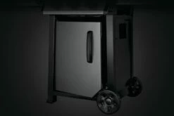 Napoleon Freestyle 365 Gasgrill, Graphit - Mit Sizzle Zone Und Tür - Modell 2023 NEU -Grill Verkaufs-Shop Napoleon Freestyle 365 Sizzle Zone Tuer offen