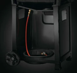 Napoleon Freestyle 365 Gasgrill, Graphit - Mit Seitenbrenner - Modell 2023 - X-DEAL Inkl. Drehspiess -Grill Verkaufs-Shop Napoleon Freestyle Gasgrill Flaschenhalter 3