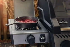 Napoleon Freestyle 365 Gasgrill, Graphit - Mit Seitenbrenner - Modell 2023 - X-DEAL Inkl. Abdeckhaube Und Gussplatte 38 Napoleon Freestyle 365 Gasgrill, Graphit - Mit Seitenbrenner - Modell 2023 - X-DEAL Inkl. Abdeckhaube Und Gussplatte -Grill Verkaufs-Shop Napoleon Freestyle Seitenbrenner 2