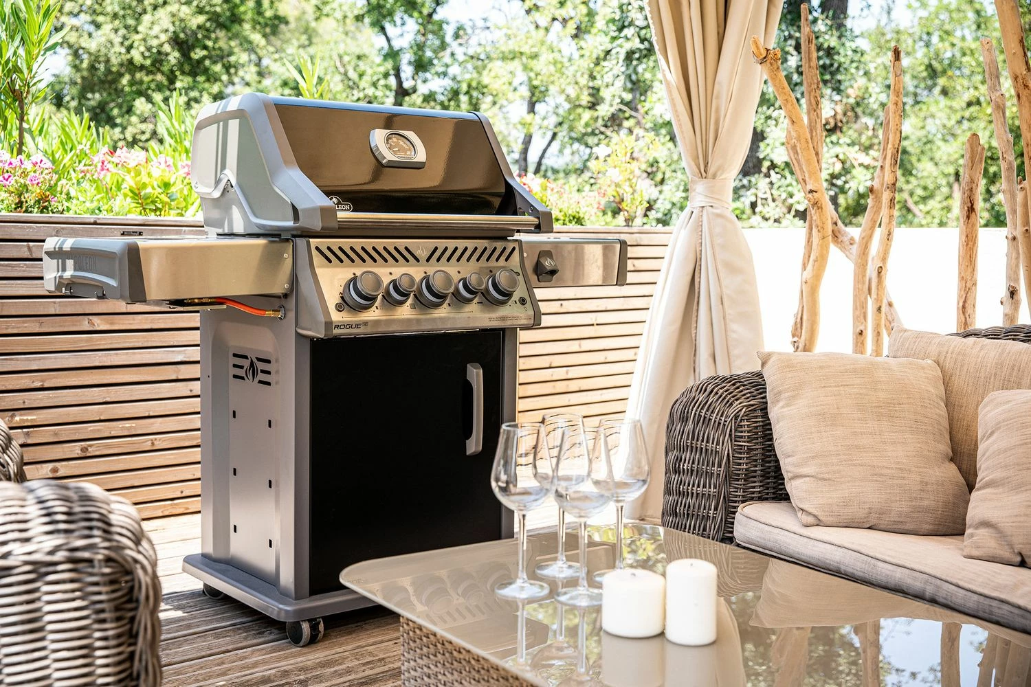 Napoleon Rogue SE 425 Gasgrill, Schwarz Mit Gussrosten, Sizzle Zone Und Heckbrenner - Hero Modell 2023 Inkl. Drehspieß 18 Napoleon Rogue SE 425 Gasgrill, Schwarz Mit Gussrosten, Sizzle Zone Und Heckbrenner - Hero Modell 2023 Inkl. Drehspieß – Bild 18
