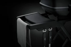 Napoleon Phantom TravelQ PRO285X Kompakt Gasgrill, Mattschwarz - Mit Klappbarem Wagen Inkl. Warmhalterost - Modell 2023 17 Napoleon Phantom TravelQ PRO285X Kompakt Gasgrill, Mattschwarz - Mit Klappbarem Wagen Inkl. Warmhalterost - Modell 2023 -Grill Verkaufs-Shop Napoleon Phantom TravelQ PRO285X Seitenablagen