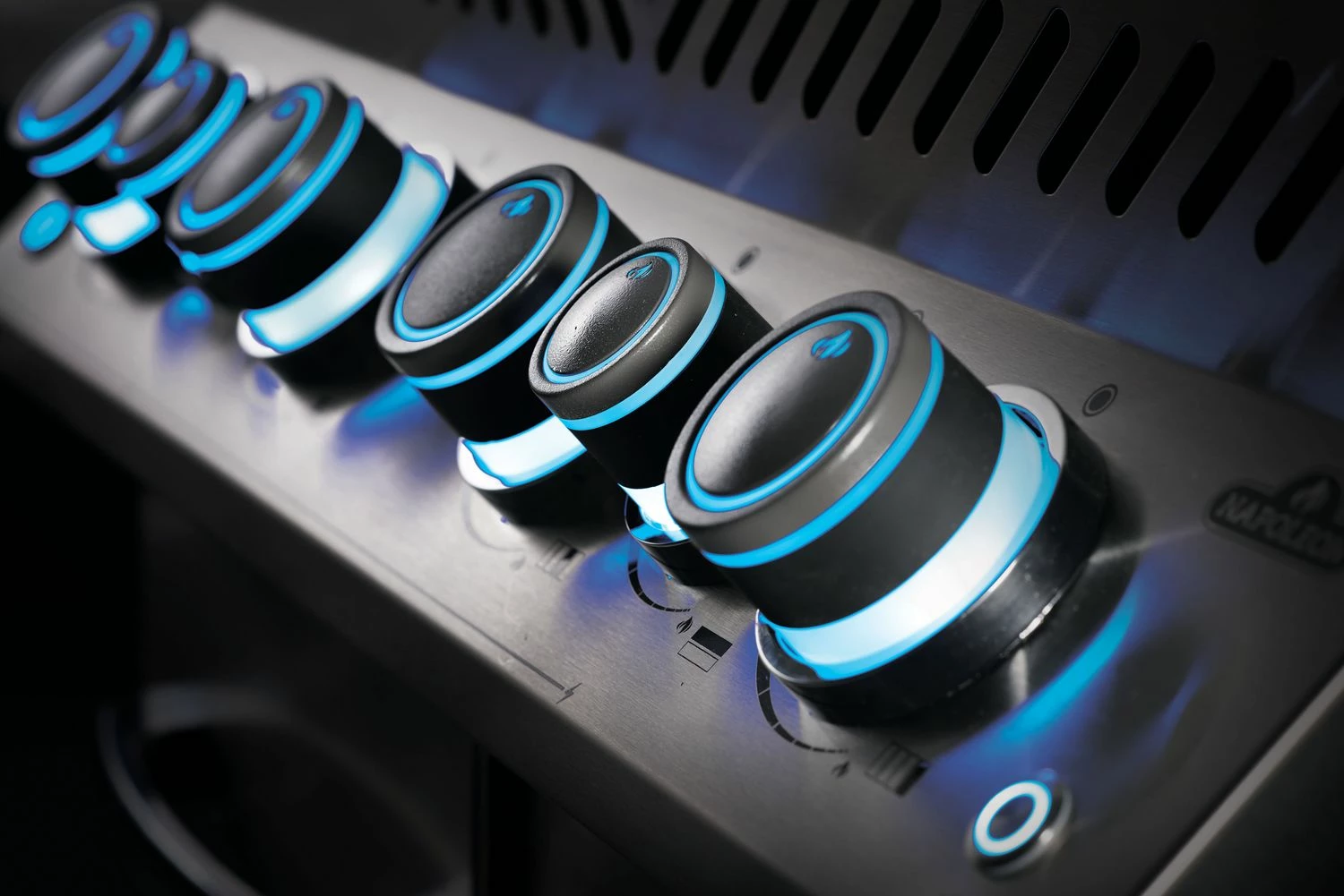 Napoleon Prestige 500 Gasgrill, Schwarz - Mit Safety Glow - X-DEAL Inkl. Grillthermometer, Schneidebrett Und Windschild Für SIZZLE ZONE 8 Napoleon Prestige 500 Gasgrill, Schwarz - Mit Safety Glow - X-DEAL Inkl. Grillthermometer, Schneidebrett Und Windschild Für SIZZLE ZONE – Bild 8