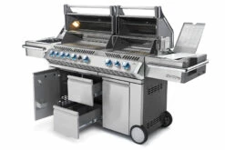 Napoleon Prestige Pro 825-3 Edelstahl Gasgrill Inkl. Drehspieß Und Bodenbeleuchtung - Modell 2023 23 Napoleon Prestige Pro 825-3 Edelstahl Gasgrill Inkl. Drehspieß Und Bodenbeleuchtung - Modell 2023 -Grill Verkaufs-Shop Napoleon Prestige Pro 825 Gasgrill seitlich offen 2