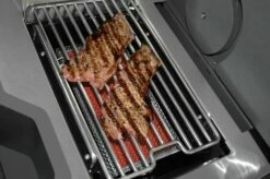 Napoleon Prestige Pro 665-3 Edelstahl Gasgrill Inkl. Drehspieß - X-DEAL Inkl. Napoleon Holzkohlegrill Kugelgrill Ø 57cm -Grill Verkaufs-Shop Napoleon Prestige Pro Sizzle Zone Steaks 3