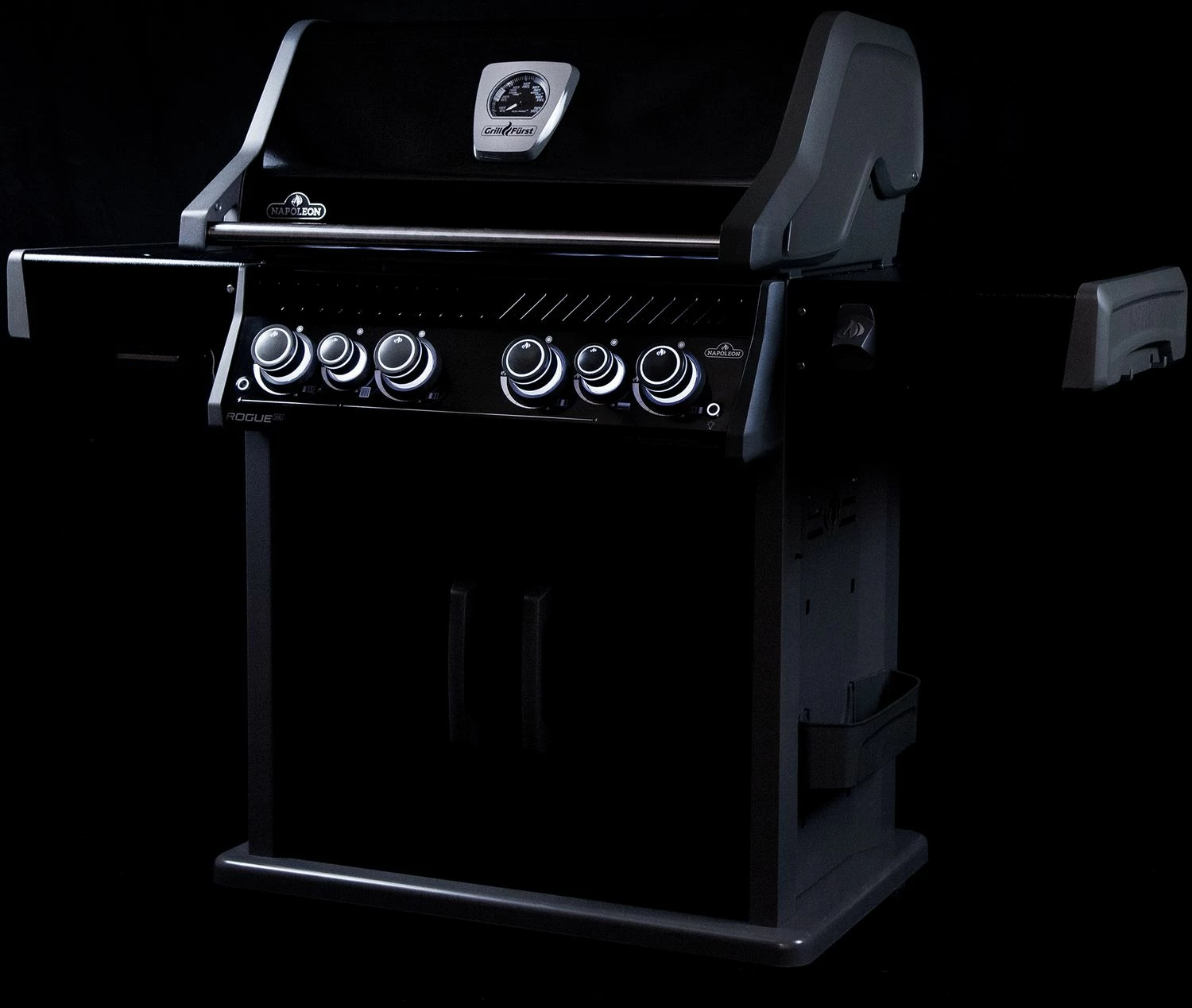 Napoleon Rogue SE 525 Gasgrill - All-black - Mit Edelstahlrosten, Sizzle Zone Und Heckbrenner - Grillfürst Edition Inkl. Abdeckhaube Im Karton - Modell 2022 4 Napoleon Rogue SE 525 Gasgrill - All-black - Mit Edelstahlrosten, Sizzle Zone Und Heckbrenner - Grillfürst Edition Inkl. Abdeckhaube Im Karton - Modell 2022 – Bild 4