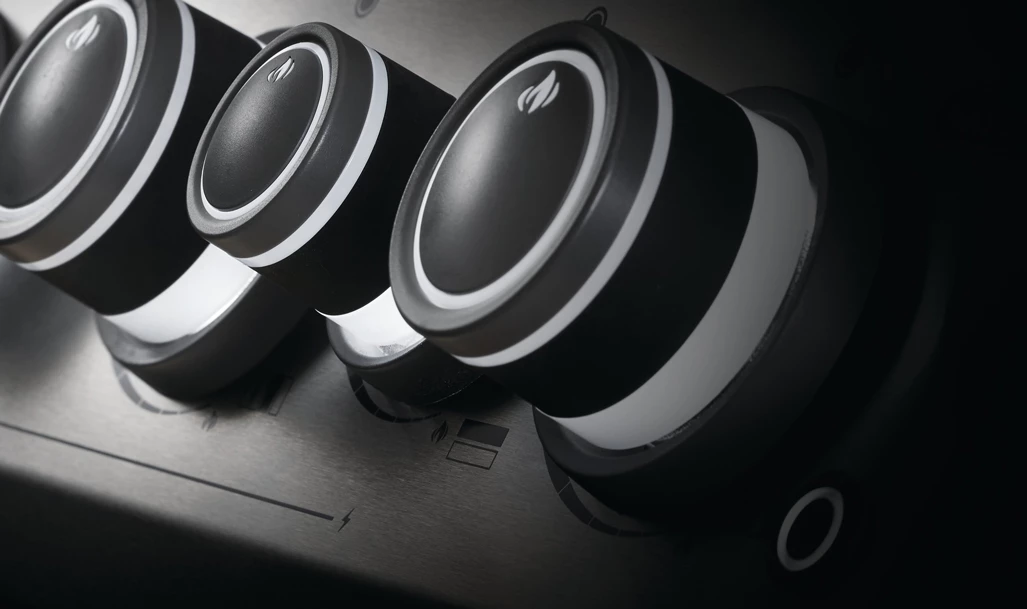 Napoleon Rogue SE 425 Gasgrill, Schwarz Mit Gussrosten, Sizzle Zone Und Heckbrenner - Hero Modell 2023 Inkl. Drehspieß 4 Napoleon Rogue SE 425 Gasgrill, Schwarz Mit Gussrosten, Sizzle Zone Und Heckbrenner - Hero Modell 2023 Inkl. Drehspieß – Bild 4