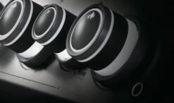 Napoleon Rogue SE 625 Gasgrill, Schwarz Mit Gussrosten, Sizzle Zone Und Heckbrenner - Modell 2023 -Grill Verkaufs-Shop Napoleon Rogue SE Drehknoepfe beleuchtet 3