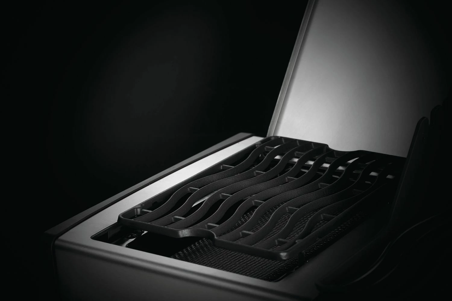 Napoleon Rogue SE 525 Gasgrill, Schwarz Mit Gussrosten, Sizzle Zone Und Heckbrenner - Modell 2023 6 Napoleon Rogue SE 525 Gasgrill, Schwarz Mit Gussrosten, Sizzle Zone Und Heckbrenner - Modell 2023 – Bild 6