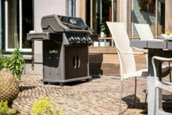 Napoleon Rogue XT 525 Gasgrill - All Black - Mit Sizzle Zone - Modell 2023 -Grill Verkaufs-Shop Napoleon Rogue XT 525 Gasgrill mit Sizzle Zone Lifestyle03