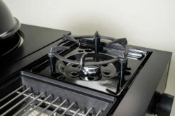 Outdoorchef Gas Kugelgrill Arosa 570 G Evo Black Style - Inkl. Blazing-/Cooking Zone Kit Plus -Grill Verkaufs-Shop Outdoorchef Cooking Zone Blazing Zone Kit Arosa