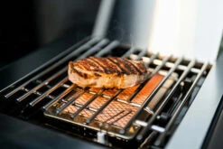 Outdoorchef Dualchef 425 G BZ Gasgrill Mit Blazing Zone Infrarotbrenner + DGS Gusseisen Grillrost 2 Stk.+ DGS Gemüse Grillrost 2 Stk. 26 Outdoorchef Dualchef 425 G BZ Gasgrill Mit Blazing Zone Infrarotbrenner + DGS Gusseisen Grillrost 2 Stk.+ DGS Gemüse Grillrost 2 Stk. -Grill Verkaufs-Shop Outdoorchef Dualchef 425G BZ Blazing Zone Steak