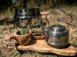 Petromax Teekessel Edelstahl Tk0.8 (800 Ml) 7 Petromax Teekessel Edelstahl Tk0.8 (800 Ml) -Grill Verkaufs-Shop Petromax Edelstahl Teekessel 800ml Lifestyle02