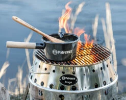 Petromax Emaille Stieltopf / 1000 Ml / Schwarz 5 Petromax Emaille Stieltopf / 1000 Ml / Schwarz -Grill Verkaufs-Shop Petromax Emaille Stieltopf 1000ml schwarz Lifestyle