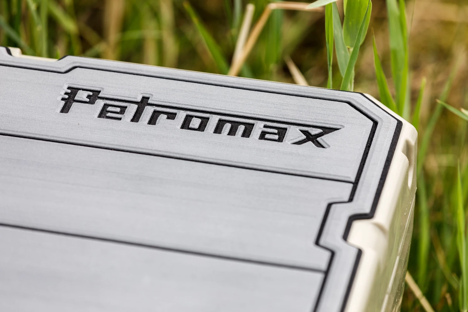 Petromax Haft-Auflage Für Kühlbox Kx25 Grau Mit Linien 4 Petromax Haft-Auflage Für Kühlbox Kx25 Grau Mit Linien – Bild 4