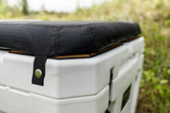 Petromax Kühlbox 25 Liter Alpenweiß - Grillfürst DEAL Inkl. Sitzkissen, Haft-Unterlage Und Einsatzkorb 20 Petromax Kühlbox 25 Liter Alpenweiß - Grillfürst DEAL Inkl. Sitzkissen, Haft-Unterlage Und Einsatzkorb -Grill Verkaufs-Shop Petromax KX25 Kuehlbox Haftunterlage Sitzkissen