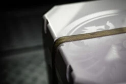 Petromax Kühlbox 50 Liter Alpenweiß - Inkl. Sitzkissen, Haft-Unterlage Und Einsatzkorb 21 Petromax Kühlbox 50 Liter Alpenweiß - Inkl. Sitzkissen, Haft-Unterlage Und Einsatzkorb -Grill Verkaufs-Shop Petromax kuehlbox deckel