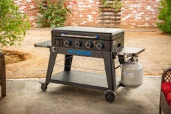 Pit Boss Plancha Grill Ultimate Plancha 4-Brenner - Mit Untergestell -Grill Verkaufs-Shop Pit Boss Planchagrill Ultimate 4 Brenner Gasflaschenhalter