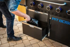 Pit Boss Planchagrill Ultimate Plancha 5-Brenner - Grillstation -Grill Verkaufs-Shop Pit Boss Planchagrill Ultimate 5 Brenner Unterschrank Schubladen