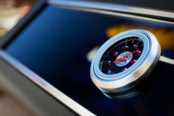 Rösle Videro G4-S VARIO+ Schwarz Gasgrill - FC Bayern Edition - Inkl. FC Bayern Abdeckhaube, Grillzange, Grillbürste Und Grillhandschuhe 32 Rösle Videro G4-S VARIO+ Schwarz Gasgrill - FC Bayern Edition - Inkl. FC Bayern Abdeckhaube, Grillzange, Grillbürste Und Grillhandschuhe -Grill Verkaufs-Shop Roesle FC Bayern Gasgrill Logo Deckelthermometer 5