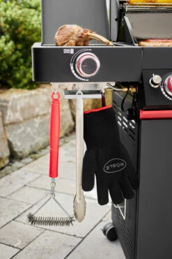 Rösle Videro G2-S VARIO+ Schwarz Gasgrill - FC Bayern Edition - Inkl. FC Bayern Abdeckhaube Und Grillbürste 35 Rösle Videro G2-S VARIO+ Schwarz Gasgrill - FC Bayern Edition - Inkl. FC Bayern Abdeckhaube Und Grillbürste -Grill Verkaufs-Shop Roesle FC Bayern Videro Grill Prime Zone Besteckhaken 1