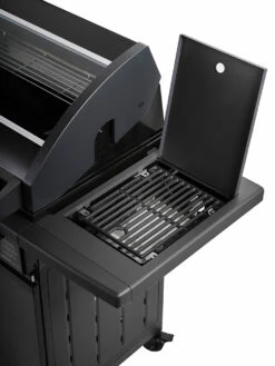 Rösle Gasgrill Magnum PRO G4-S - X-DEAL Inkl. Abdeckhaube, Gusseisen Grillplatte Und Drehspieß - Modell 2023 18 Rösle Gasgrill Magnum PRO G4-S - X-DEAL Inkl. Abdeckhaube, Gusseisen Grillplatte Und Drehspieß - Modell 2023 -Grill Verkaufs-Shop Roesle Gagsrill Magnum Pro Prime Zone offen1 3