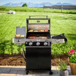 Rösle Gasgrill Videro G3-S VARIO+ Schwarz - Modell 2023 - X-DEAL Inkl. Abdeckhaube, Grillplatte Und Drehspieß 31 Rösle Gasgrill Videro G3-S VARIO+ Schwarz - Modell 2023 - X-DEAL Inkl. Abdeckhaube, Grillplatte Und Drehspieß -Grill Verkaufs-Shop Roesle Gasgrill Videro G3 S Mood