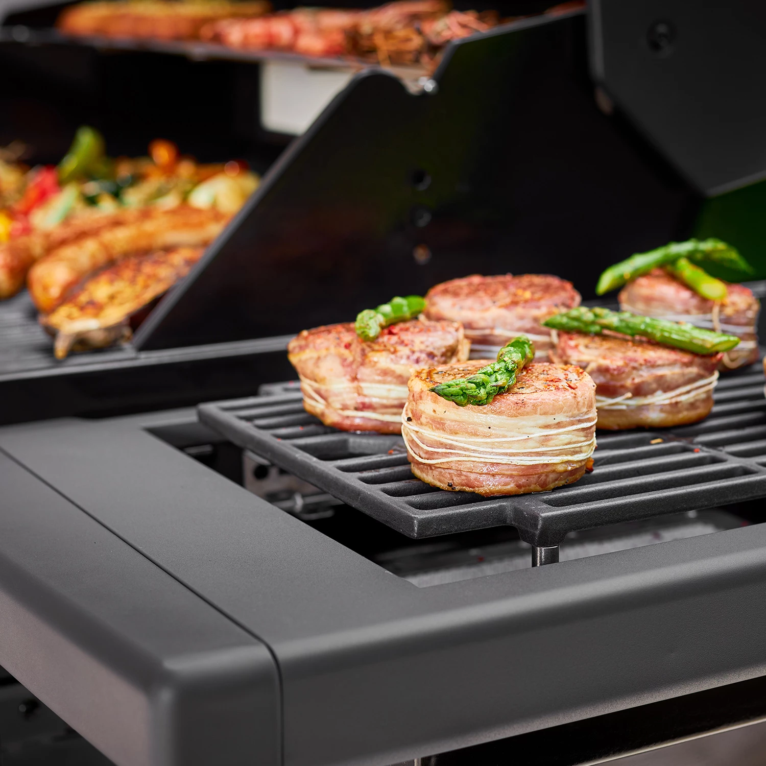 Rösle Gasgrill Magnum PRO G4-S - X-DEAL Inkl. Abdeckhaube Und Gusseisen Grillplatte - Modell 2023 12 Rösle Gasgrill Magnum PRO G4-S - X-DEAL Inkl. Abdeckhaube Und Gusseisen Grillplatte - Modell 2023 – Bild 12