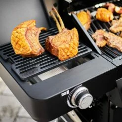 Rösle Gasgrill Videro G4-S Vario+ Nero Matt-schwarz - Modell 2023 24 Rösle Gasgrill Videro G4-S Vario+ Nero Matt-schwarz - Modell 2023 -Grill Verkaufs-Shop Roesle Videro G4 S Vario NERO Primezone Gussrost 3