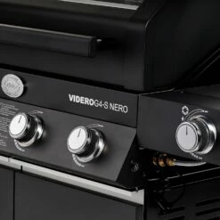 Rösle Gasgrill Videro G4-S Vario+ Nero Schwarz - Modell 2023 - X-DEAL Inkl. Abdeckhaube, Grillplatte Und Drehspieß -Grill Verkaufs-Shop Roesle Videro G4 S Vario NERO matt schwarz Drehregler 2