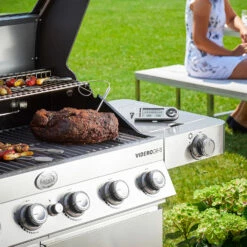 Rösle Edelstahl Gasgrill Videro G6-S VARIO+ - Limited Edition Modell 2023 - X-DEAL Inkl. Abdeckhaube, Grillplatte Und Drehspieß -Grill Verkaufs-Shop Roesle Videro G6 S Edelstahl Gasgrill Station Mood 3