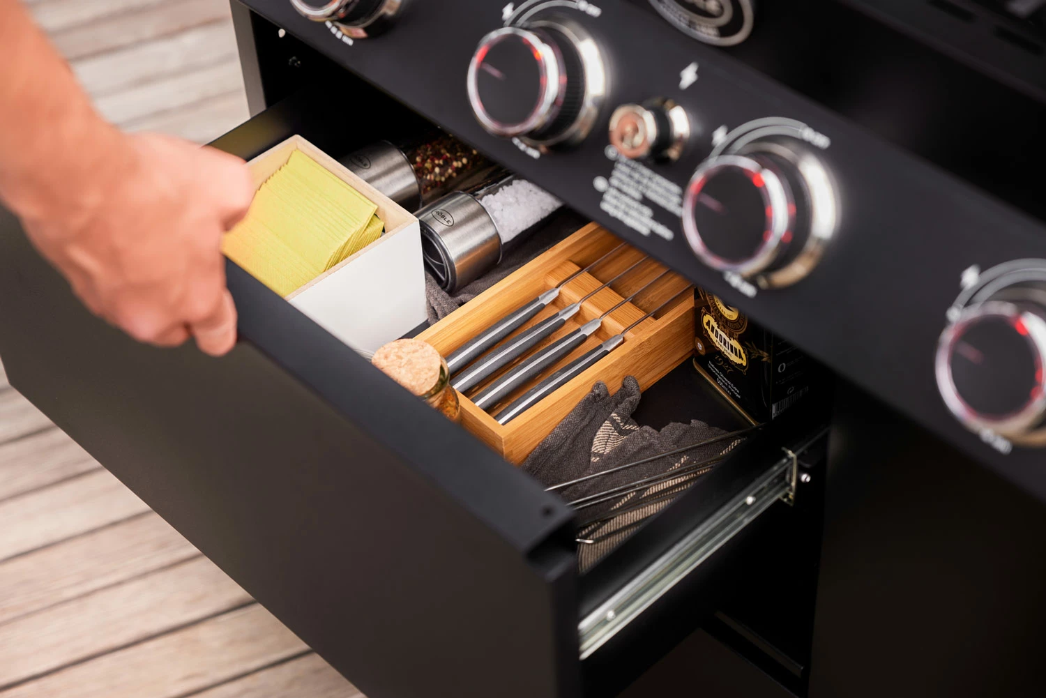 Rösle Gasgrill Videro Pro G6-S Vario+ Mattschwarz - Modell 2023 10 Rösle Gasgrill Videro Pro G6-S Vario+ Mattschwarz - Modell 2023 – Bild 10